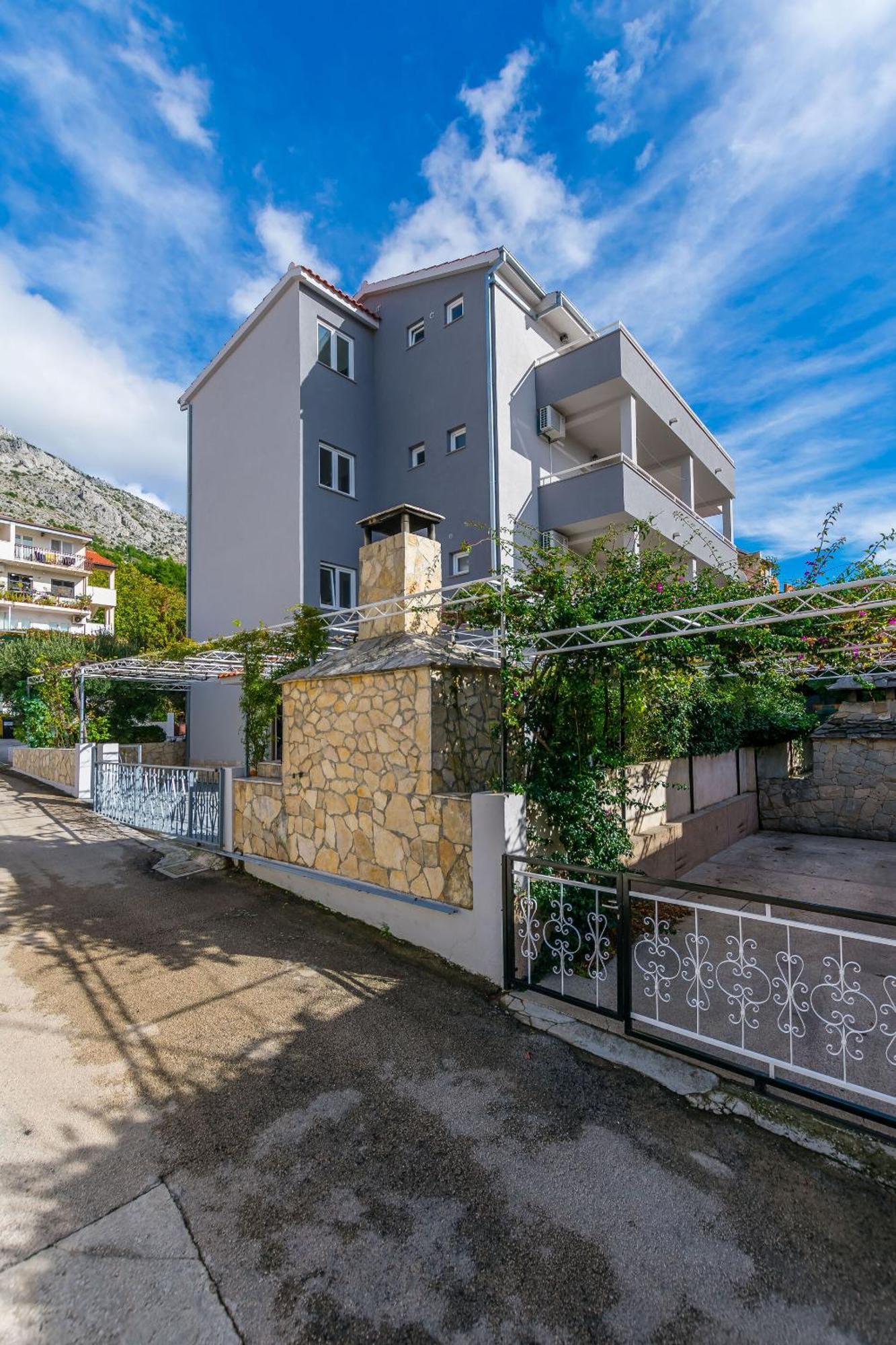 Apartments Kristina Omiš Esterno foto