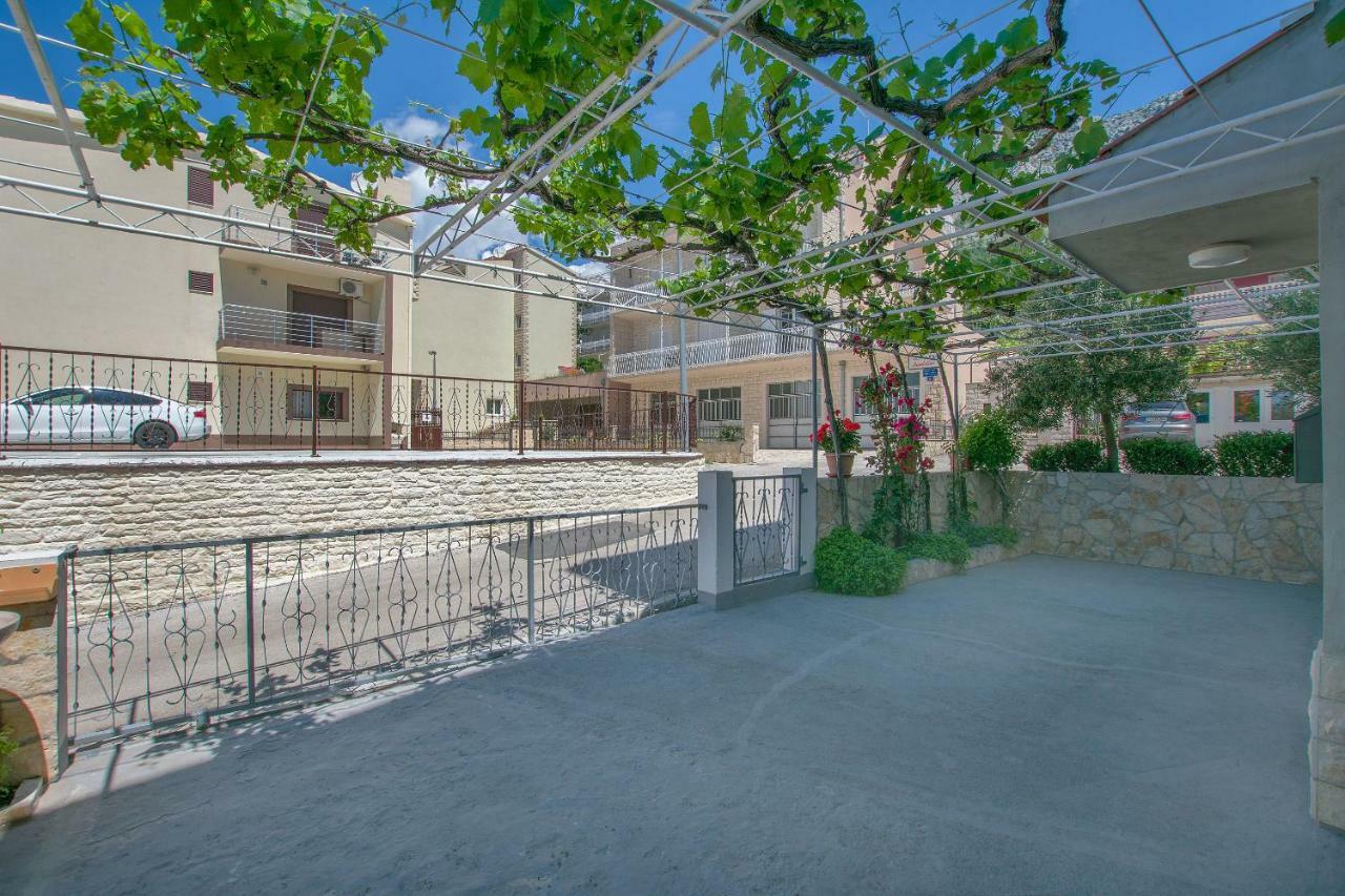 Apartments Kristina Omiš Esterno foto